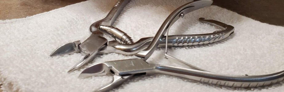 Você sabe quais problemas um alicate mal esterilizado pode trazer para a sua saúde?